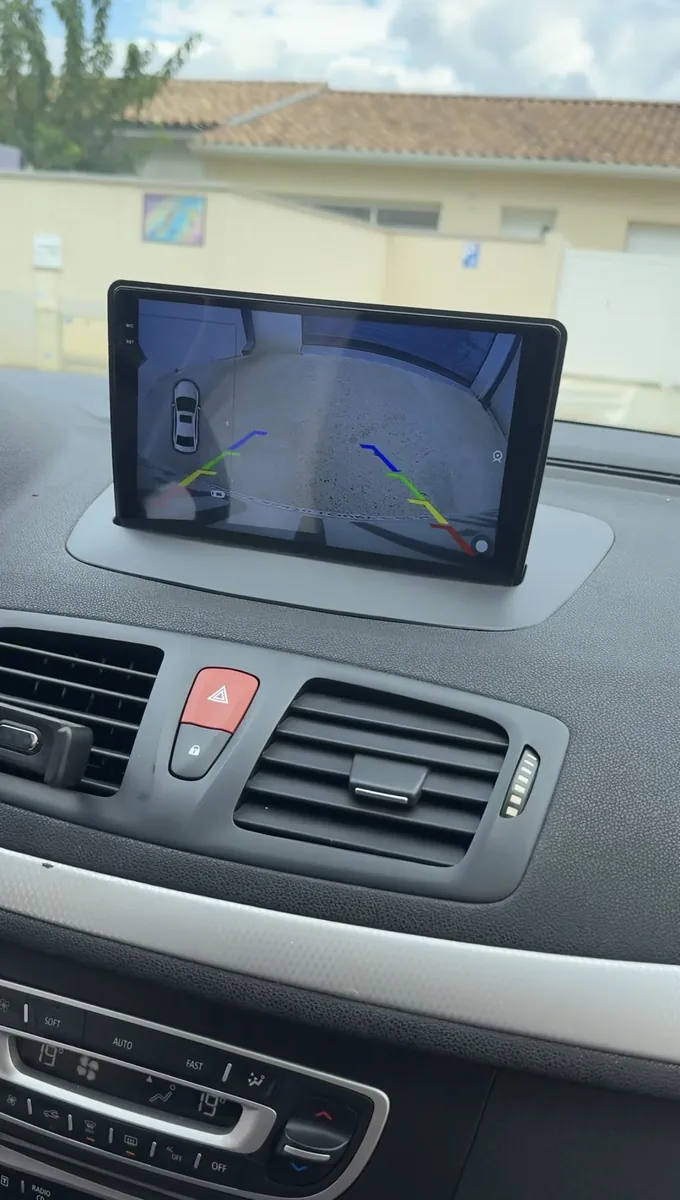 Renault Mégane III : caméra de recul, image affichée sur écran