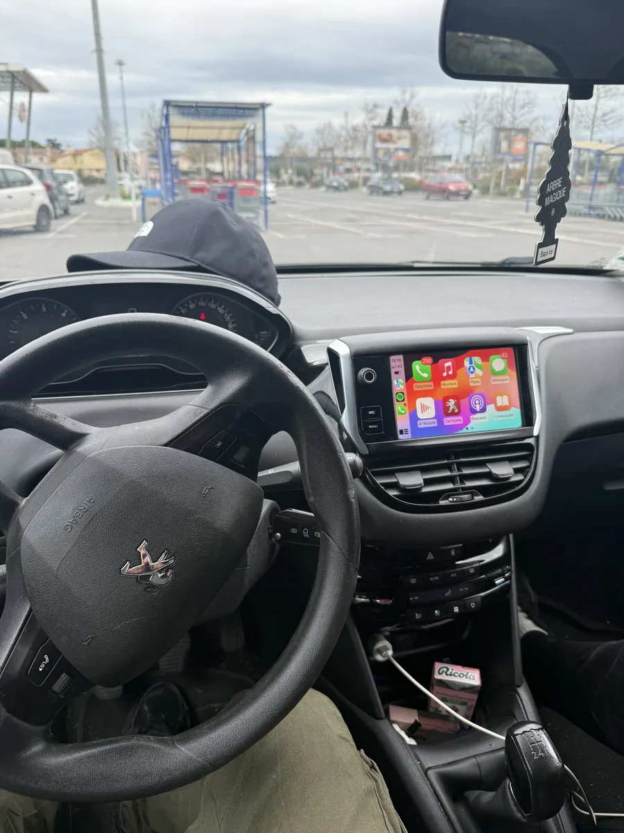 Peugeot 208 : Ajout de CarPlay / Android Auto sur écran d'origine