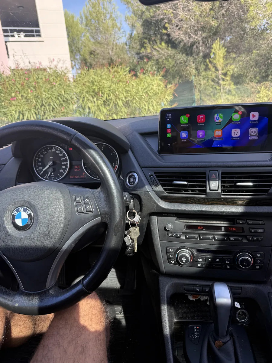 BMW X1 E84 : Ajout d'un nouvel écran avec CarPlay / Android Auto