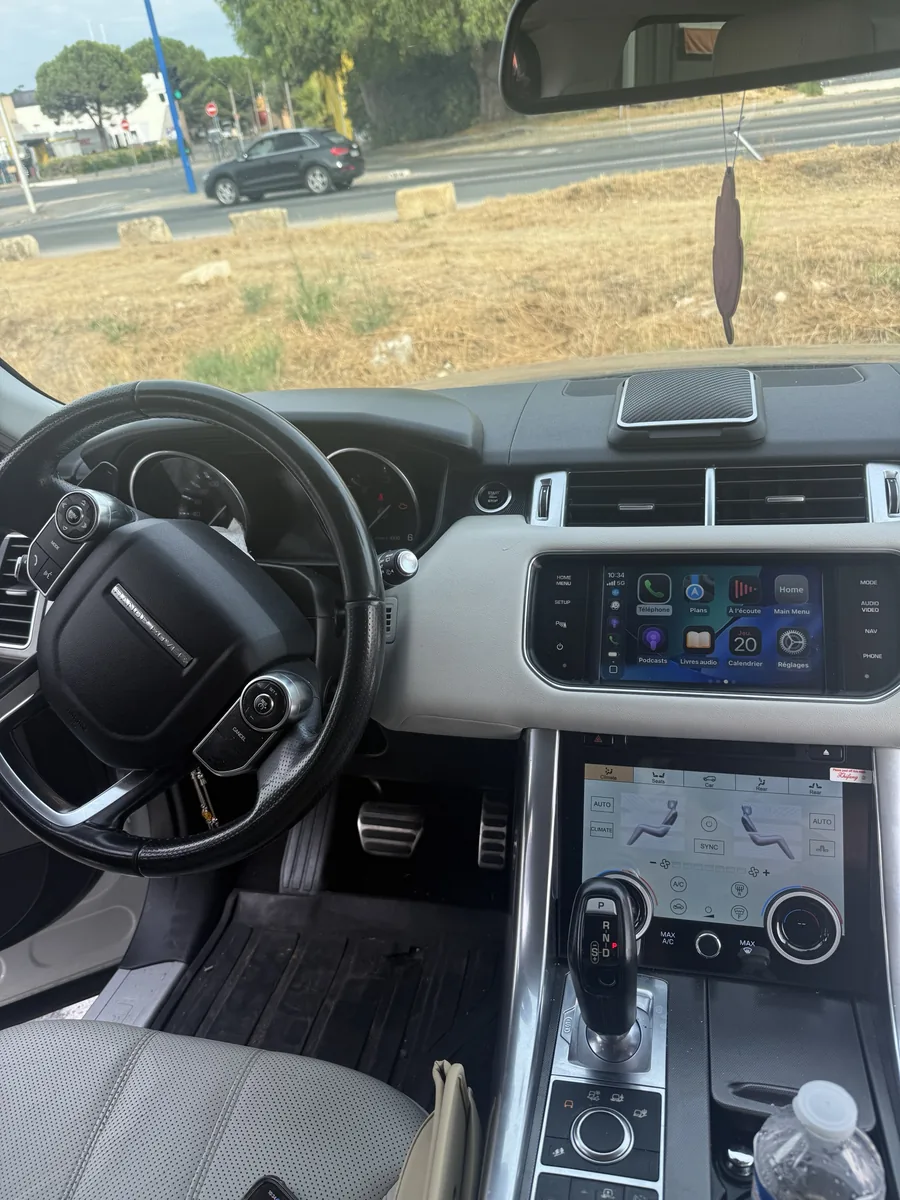 Land Rover Range Rover Sport : installation d'un panneau de climatisation tactile